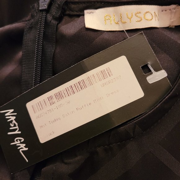 ๐ NWT Nasty Gal Allyson Collection "Not Today Satin Midi" - Picture 10 of 12